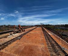 BR-277 Novo viaduto recebendo pré-lajes de concreto