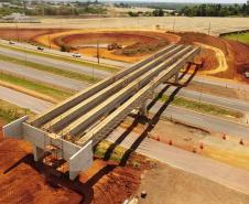 BR-277 novo viaduto após receber vigas longarinas