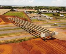 BR-277 novo viaduto após receber vigas longarinas