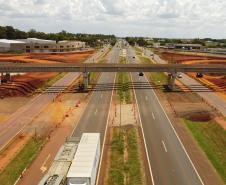 BR-277 novo viaduto após receber vigas longarinas