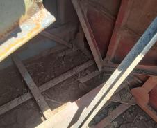 PR-317 retirada de balsa naufragada junto a ponte sobre o Rio Ivaí