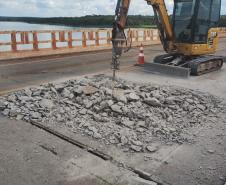 Serviços de reforma da ponte sobre o Rio Paranapanema entre Sertaneja e São Paulo