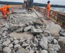 Serviços de reforma da ponte sobre o Rio Paranapanema entre Sertaneja e São Paulo