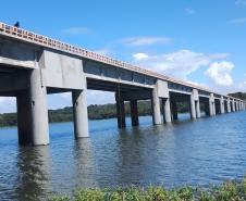 Serviços de reforma da ponte sobre o Rio Paranapanema entre Sertaneja e São Paulo