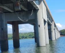 Serviços de reforma da ponte sobre o Rio Paranapanema entre Sertaneja e São Paulo