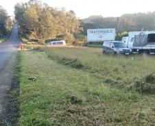 Serviços de roçada na PRC-466 em Manoel Ribas
