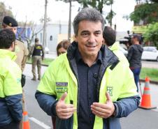 Bliz Educativo do Maio Amarelo em frente ao prédio do DER/PR