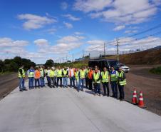 Comitiva DNIT e Goinfra em visita técnica à obra de restauração em concreto na PRC-280