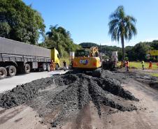 Comitiva DNIT e Goinfra em visita técnica à obra de restauração em concreto na PRC-280