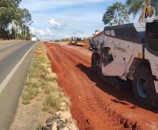 Terraplenagem na obra de restauração em concreto da PR-151 entre Ponta Grossa e Palmeira