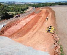 Terraplenagem na obra de restauração em concreto da PR-151 entre Ponta Grossa e Palmeira