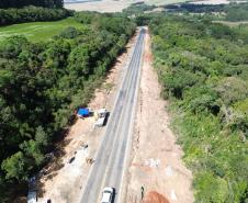 Terraplenagem na obra de restauração em concreto da PR-151 entre Ponta Grossa e Palmeira