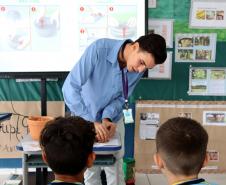 Estudantes participaram de uma oficina prática de manufatura cerâmica, inspirada nas técnicas utilizadas historicamente pelas comunidades pesqueiras