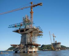 Ponte de Guaratuba chega a 60%
