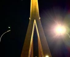 Ponte da Integração Brasil - Paraguai iluminada no Setembro Amarelo