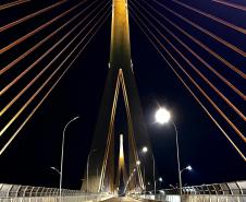 Ponte da Integração Brasil - Paraguai iluminada no Setembro Amarelo