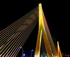 Ponte da Integração Brasil - Paraguai iluminada no Setembro Amarelo