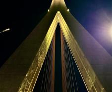 Ponte da Integração Brasil - Paraguai iluminada no Setembro Amarelo