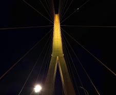 Ponte da Integração Brasil - Paraguai iluminada no Setembro Amarelo