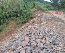 PR-170 em Bituruna serviços de retaludamento