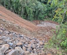 PR-170 em Bituruna serviços de retaludamento