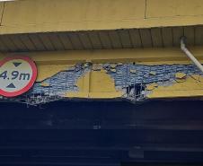 PR-444 Viaduto no km 0+190, danificado por acidente com caminhão