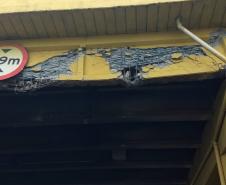 PR-444 Viaduto no km 0+190, danificado por acidente com caminhão