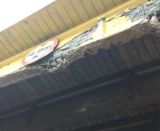 PR-444 Viaduto no km 0+190, danificado por acidente com caminhão