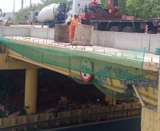 PR-444 Viaduto no km 0+190, danificado por acidente com caminhão
