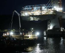 Ponte de Guaratuba chega a 80%