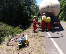 PR-182 em Salgado Filho retirada de caminhão