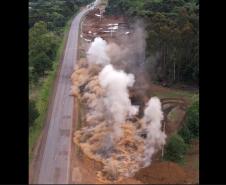 Detonação de rochas na PRC-466 entre Turvo e Palmeirinha
