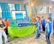 Alunos de escolha municipal montam maquete da ponte de Guaratuba