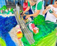 Alunos de escolha municipal montam maquete da ponte de Guaratuba