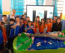 Alunos de escolha municipal montam maquete da ponte de Guaratuba