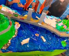 Alunos de escolha municipal montam maquete da ponte de Guaratuba
