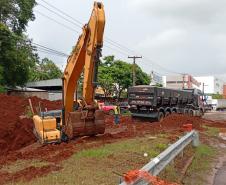 Recuperação de erosão na PR-323 em Umuarama
