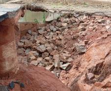 Recuperação de erosão na PR-323 em Umuarama