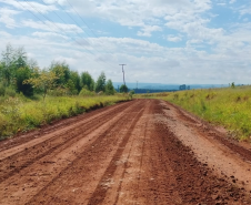 PR-151 entre Sengés e São José da Boa Vista, recebendo serviços de conservação de via não-pavimentada