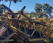 Passarela metálica desmontada que será instalada na PR-317 em Toledo