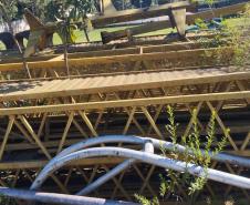 Passarela metálica desmontada que será instalada na PR-317 em Toledo