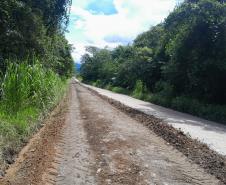 Serviços de conservação na Estrada de Guaraqueçaba (PR-405)