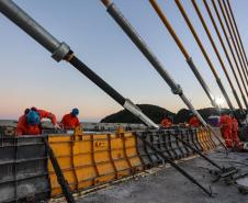 Ponte de Guaratuba - encontro dos trechos estaiados