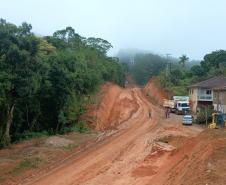 PR-092 em Doutor Ulysses obra de pavimentação