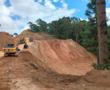 PR-092 em Doutor Ulysses obra de pavimentação