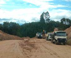 PR-092 em Doutor Ulysses obra de pavimentação