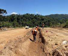 PR-092 em Doutor Ulysses obra de pavimentação