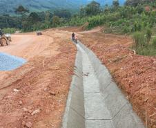 PR-092 em Doutor Ulysses obra de pavimentação