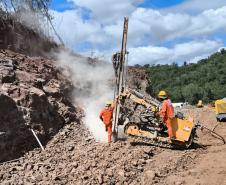 PRC-487 preparativos para detonação de rochas em Nova Tebas