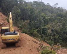 PR-092 interditada após escorregamento no km 79
